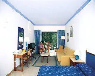 Gardens 3* Пафос