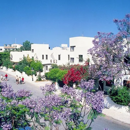 Готель Gardens